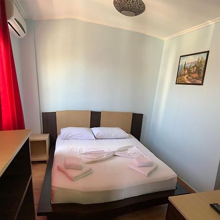 多多纳酒店 Sarandë 外观 照片