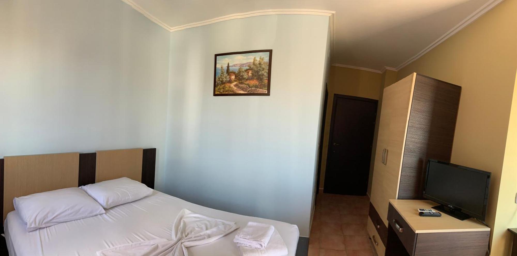 多多纳酒店 Sarandë 外观 照片
