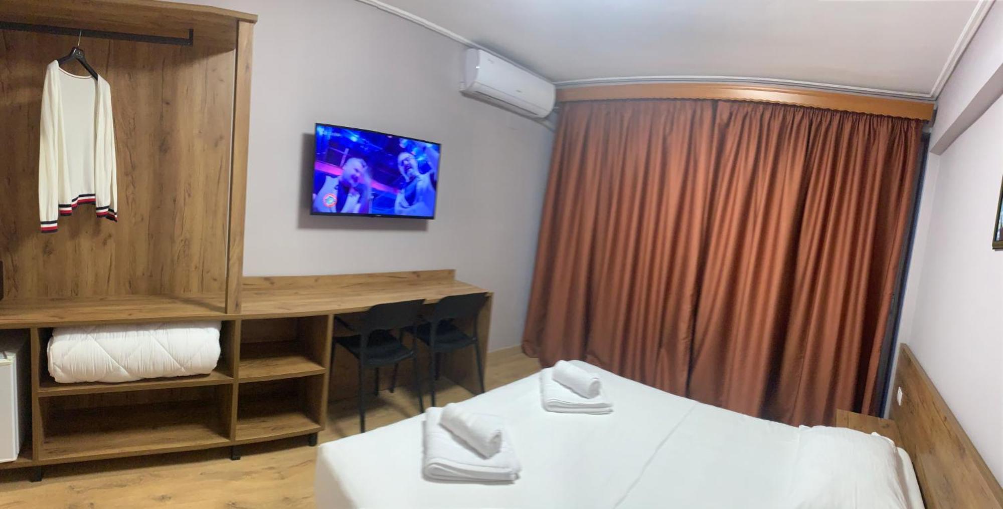 多多纳酒店 Sarandë 外观 照片