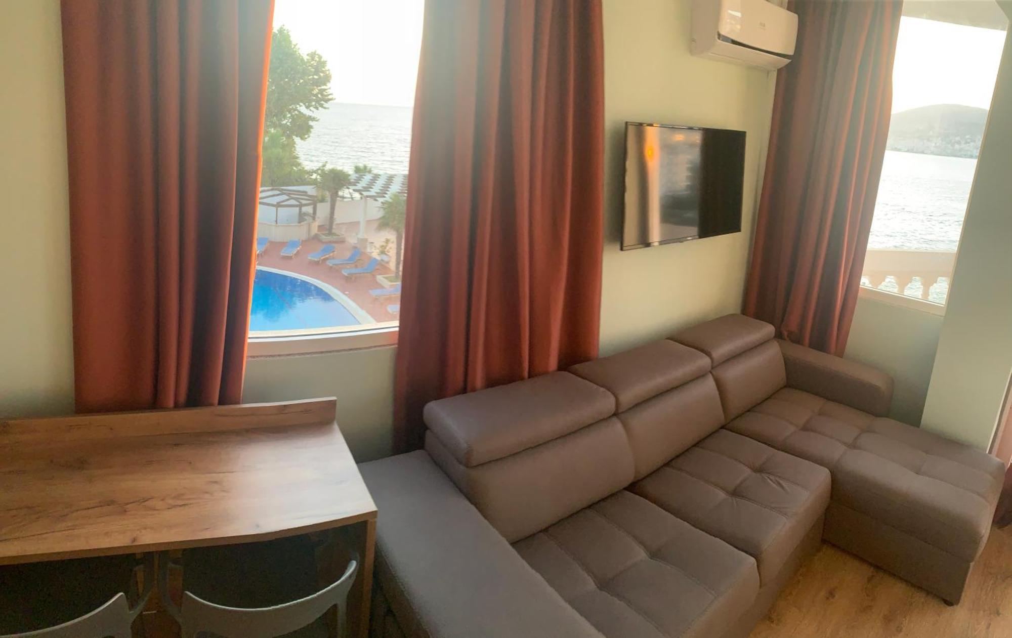 多多纳酒店 Sarandë 外观 照片