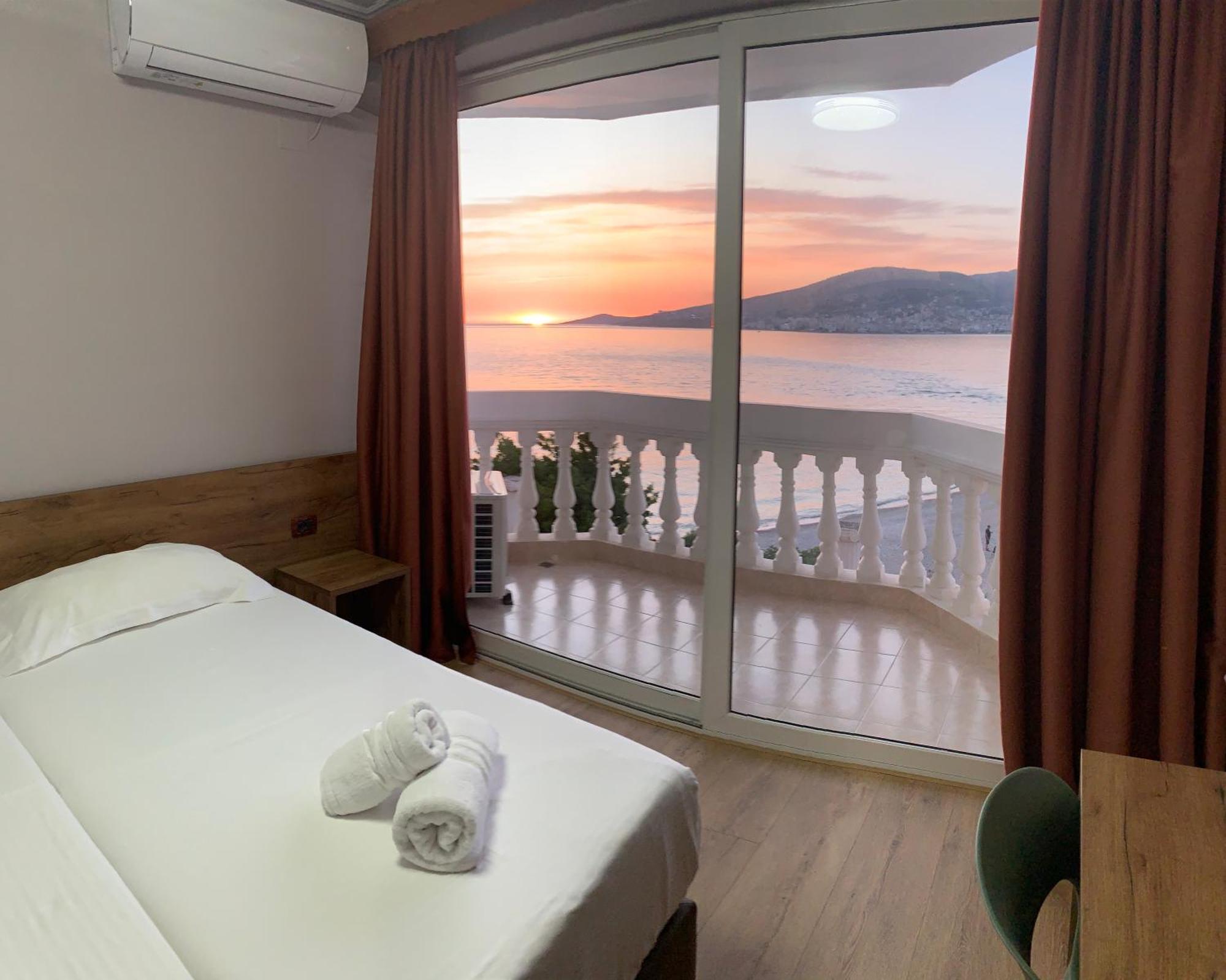 多多纳酒店 Sarandë 外观 照片