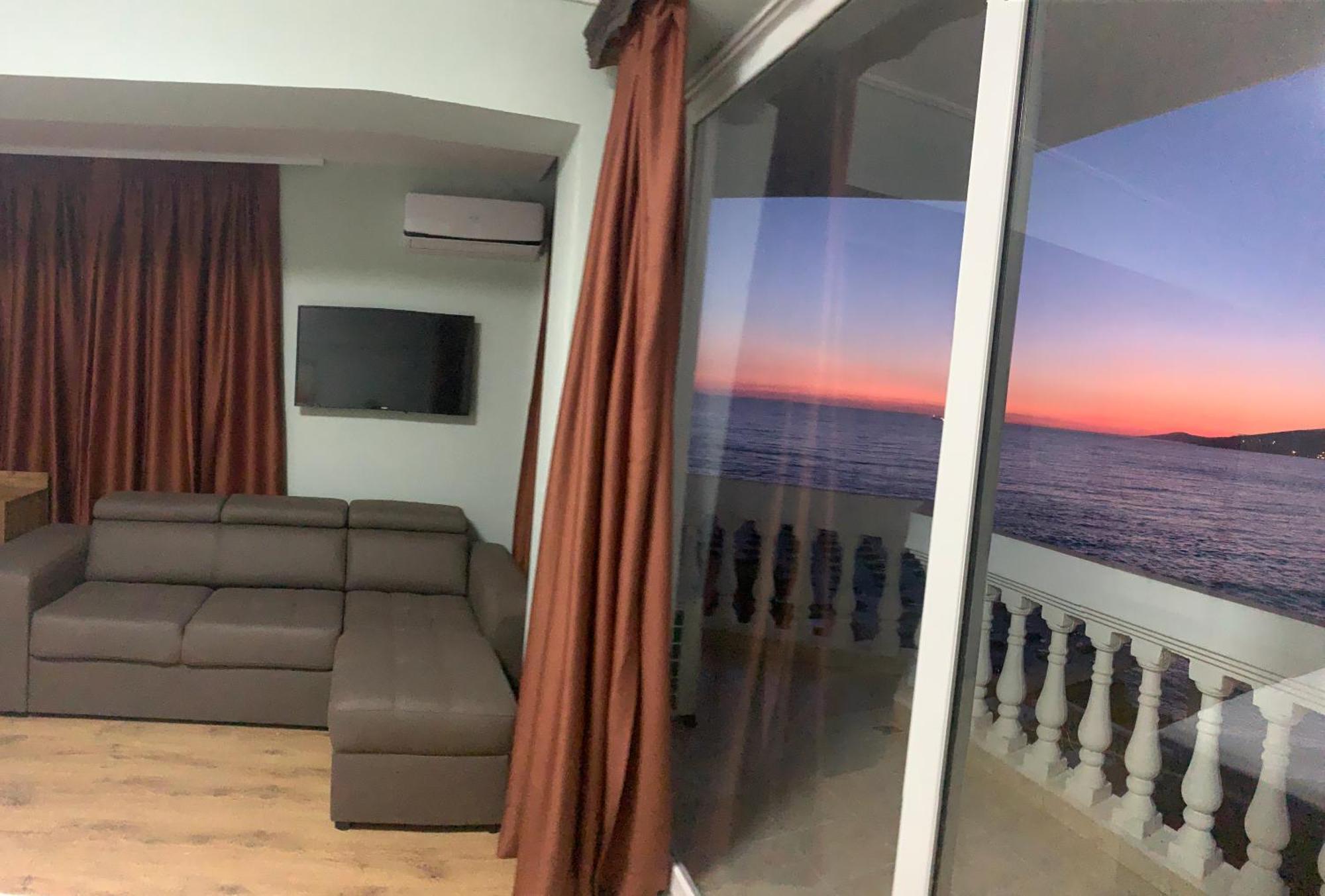 多多纳酒店 Sarandë 外观 照片
