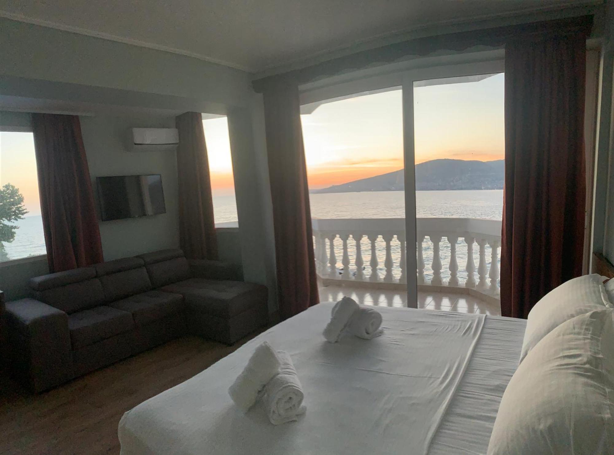 多多纳酒店 Sarandë 外观 照片