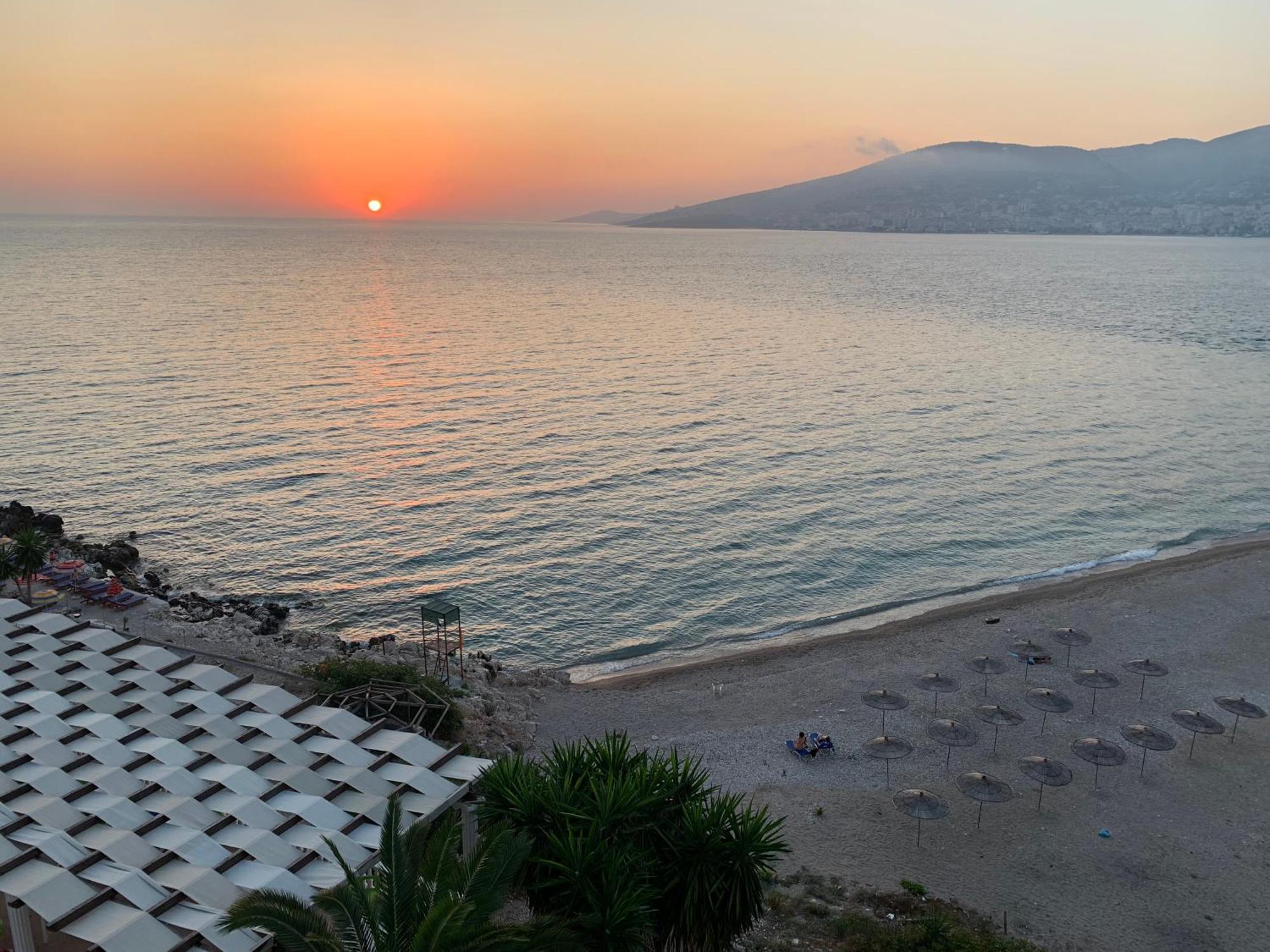 多多纳酒店 Sarandë 外观 照片